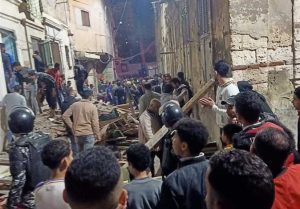 انهيار عقار من 4 طوابق بالإسكندرية والبحث عن ضحـ,,ايا تحت الأنقاض
