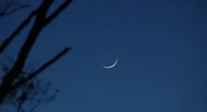 ظاهرة فلكية قد تؤثر على رؤية الهلال.. ومصادفة لم تحدث منذ سنوات بعيد الفطر