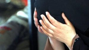 قصة دخل الزوج يوما الي بيته في غير اوقات? ❤ رجوعه كامله