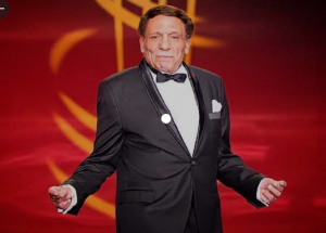 بسبب كــو.رونـــ،،،ا الفنان الكبير عاأأدل أمام يخ.َضع لعـ،ـز.ل مشدد جداً الفلة الخاصة بة