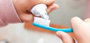 معجون الاسنان والنشا سيجعلك كأنك شابة مهما كان عمرك فوق ال40بشرة بيضاء بدون هالات سوداء وبدون تجاعيد