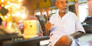 هندي عمره 123 عاماً يثير حالة من الذهـ،ـول لدى موظفي مطار أبوظبي، وهذا سر صحته الجيدة!