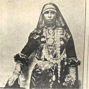 امتلك 54 بيت للبغاء وارتدى ملابس نسائية