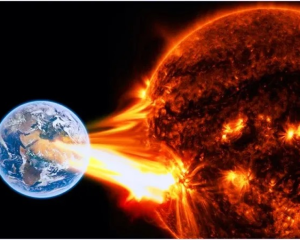 عاجل قريبا جدا. علماء: عاصفة شمسية شديدة قد تضرب الأرض وتتسبب في نهاية الإنترنت