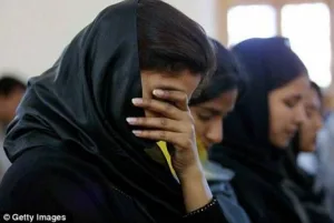 قصة شاب يحب فتاة عمرها سبع سنوات