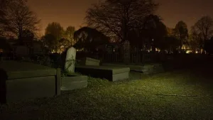 حارسة المقبر