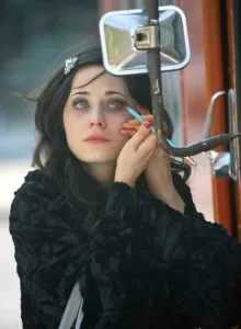 انا من بنات الليل ومش مهم اسمى