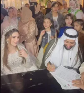 «مفاجأة مدوية».. لن تصدق من هو العريس الخليجي الذي هز مواقع التواصل؟
