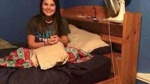 أرسلت هذه المرأة الصورة لزوجها و هو مسافر فطلقها مباشرة