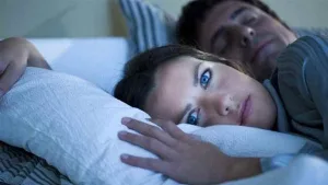 زوجي ينام معي فقط كل أسبوعين هل هذا طبيعي؟ رد غير متوقع من أزهري