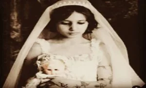 طفلة عمرها عشر سنوات حينما زفت إلى عريسها