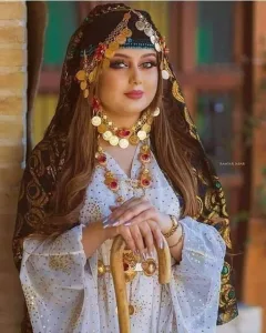 طفله امتلكت النمر جميع الفصول كامله