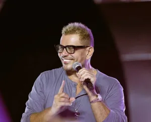 عمرو دياب شاهد الصور