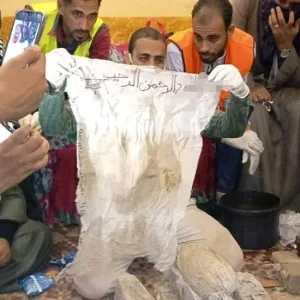 اكتشاف السحر بعد 29عام في ملابس العروس الخاصه