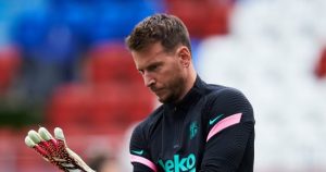 إصرار نيتو علي قراره يـ،ـؤزم الأمور في برشلونة قبل غلق السوق