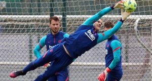 نيتو يضع برشلونة في مـ،ـأزق بالإصرار علي قـ،ـراره قبل غلق السوق