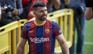 تحدي صعب وخصم عنيد ينتظر أجويرو في أول ظهور له مع برشلونة