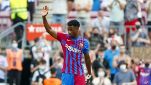 عقد فاتي الجديد لا يرضي طموح مشجعي برشلونة