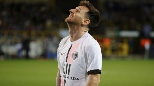 مشجع يبعـ،ـث برسالة الى ميسي ، واللاعب يستجيب له على حساب باريس سان جيرمان