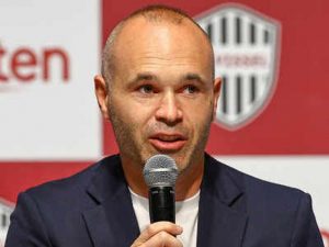 إنيستا : تشافي جاهز لتحمل مسؤولية برشلونة