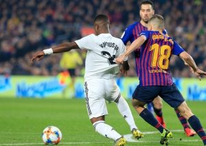 "موندو ديبورتيفو" تنشر تفاصـ.ـيل مشـ.ـادة جوردي البا وفينسيوس في مباراة كلاسيكو الارض