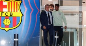 يوم تجديد عقده ، ثـ.ـورة من نجـ.ـم برشلونة على الشاب فاتي لهـ،ـذا السـ.ـبب