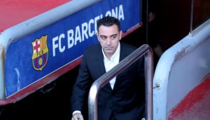 تشافي يعبر عن فرحته برسالة ميسي بعد تولي مهمة برشلونة