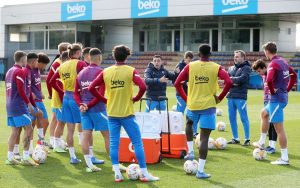 أول المغادرون من برشلونة، يقول وداعا لـ تشافي متمنيا له “الأفضل”