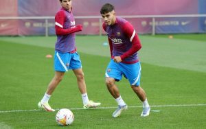 تشافي يعطي الرأي الأخير في فكرة التعاقد مع فان دي بيك .