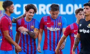 اللوائح تعرقل مسيرة فتى برشلونة الذهبي مع تشافي الموسم الحالي