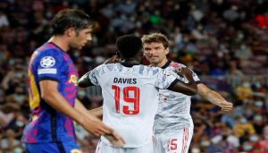 بطريقة غير مباشرة ..بايرن ميونخ يمنح برشلونة الفرصة الذهبية للتأهل بدوري الأبطال