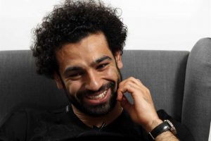محمد صلاح يتسبب في شجار بين ميسي وأسطورة ليفربول