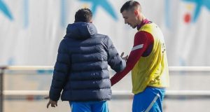 سبورت تنشر الحديث المطول بين تشافي ولينجليه قبل لقاء أوساسونا