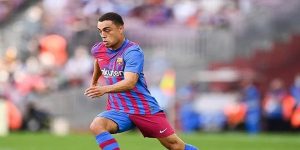 البريميرليج يرغب في خطف ديست، وبرشلونة قد يوافق على البيع مضطرًا