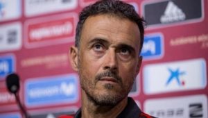 إنريكي يكتب روشتة النجاح لبرشلونة مع تشافي