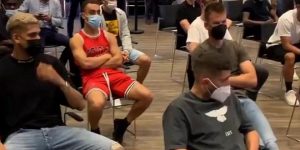 بعد أشهر من رحيله ..موندو ديبورتيفو توضح  سبب ملابس ديست غير اللائقة في يوم وداع ميسي