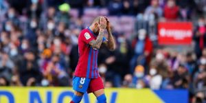 الليجا تفرض عقوبة الإيقاف علي ألفيش ومساعد تشافي