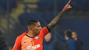 برشلونة يبحث عن خليفة داني ألفيش في أوكرانيا