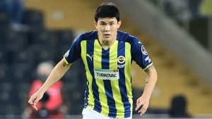 صراع بين إشبيلية ونابولي قد يخدم برشلونة