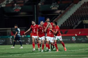 فيديو | محمد محمود يتحدث لـ لاعب إنبي قبل تنفيذ ركلة الجزاء