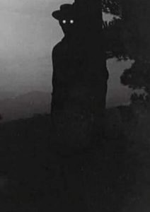 لقيت على السلم ره عضمة صغيرة قدام باب الشقة من بره الجزء الاول