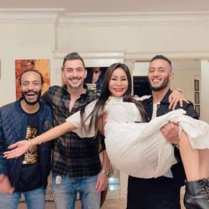 ابنة محمد رمضان تـ،ـشـ،ـ،ـعـ،ـل مواقـ،ـ،ـع التواصـ،ـ،ـل يجمالها