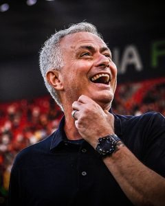 مورينيو يسخر من فشل برشلونة في دوري أبطال أوروبا