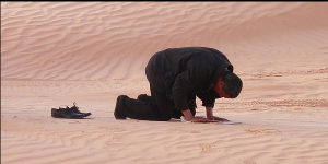 ليا اخت ٢٥ سنه عمرى ما حرمتها من حاجه كنت ليها اخ واب وام