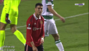 كريستيانو رونالدو يهدر فرصة لا تصدق