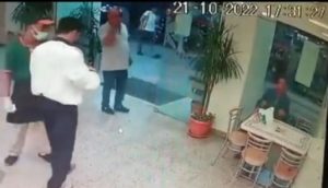 كاميرات المراقبة تكشف مفاجأة صا.دمة في أز.مة عامل النظافة داخل محل «الكشري»