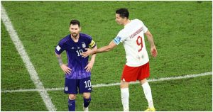 الكشف عن الحديث الذي دار بين ميسي و ليفاندوفسكي بشأن مصافحته