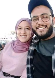 بنت عندها ٢٠ سنه ف تانيه كليه اكبر إخواتها وهى اللى بترعى اخواتها