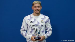 فيديو | تصرف غريب من فالفيردي تجاه حكم مباراة غانا