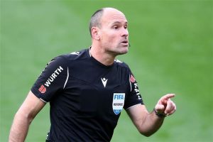 فيديو | لقطة غريبة من ماثيو لاهوز قبل تنفيذ ركلات الترجيح في مباراة هولندا و الارجنتين